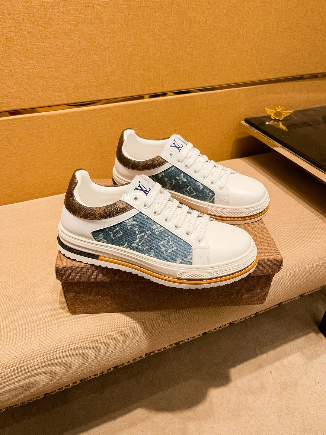 🚘🚘Factory batch 420💰[LV]🔥Louis Vuitton, a high-end men's shoe brand, official website 1:1 latest masterpiece: the upper is made of first-layer cowhide imported from Italy with a comfortable and breathable lining➕original non-slip and wear-resistant outsole🔥, making walking more convenient and comfortable! An exclusive new model, a stunning work, a beautiful 1:1 replica [color] compared to the official quality! Create a fashionable personality to set off your uniqueness! A must-have for trendy men! Classic🔥Size: 38-44 Color: Lee🔥 1⃣️color available🔥.